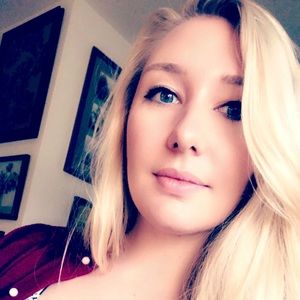 Meet your Posher, Cassandra